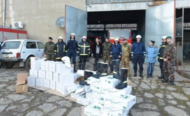 KFOR-i dhuron pajisje për zjarrfikësit e Zubin Potokut