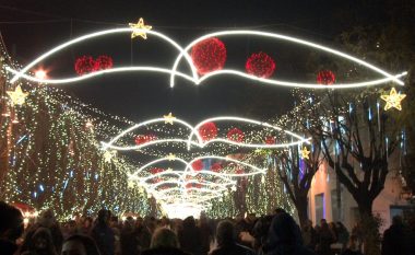 Ndizen dritat e festave në Prishtinë