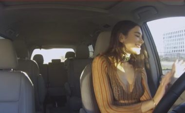 Sensacionet e vitit në internet të përmbledhura në 6 minuta, pjesë e tyre edhe Dua Lipa (Video)