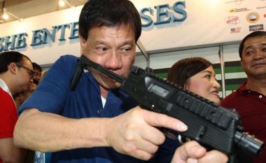 Presidenti i Filipineve tregon sa njerëz ka vrarë