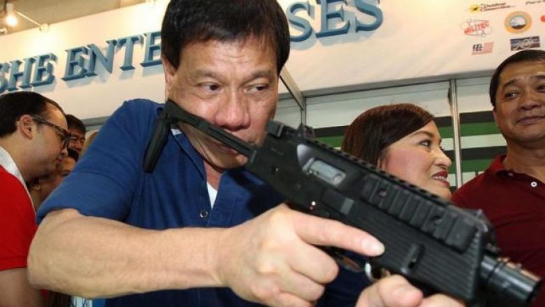Presidenti i Filipineve tregon sa njerëz ka vrarë