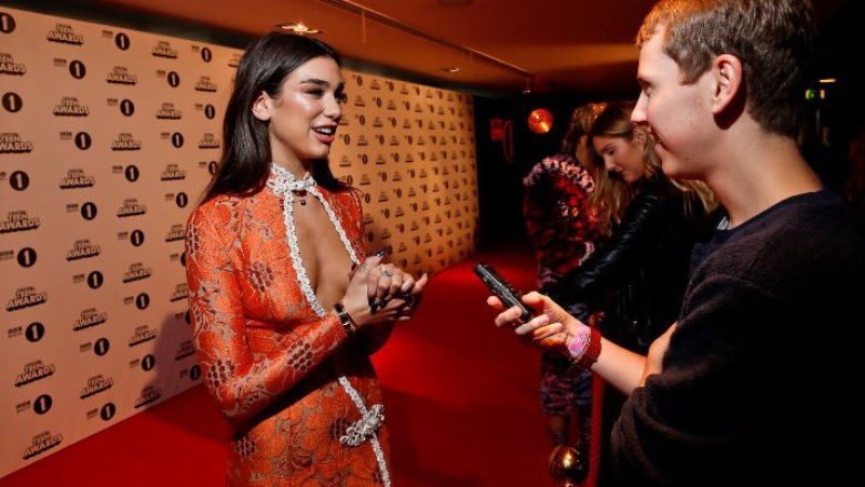 Dua Lipa në mesin e yjeve botërore për veshjen më të bukur të 2016 (Foto)