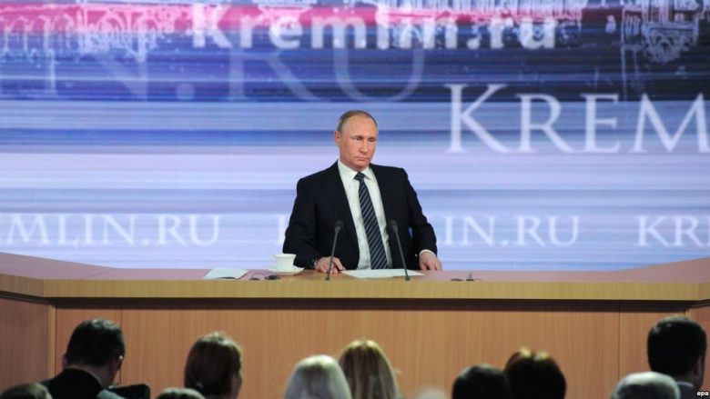 Rusi: Shtyhet konferenca vjetore me gazetarë e Putinit