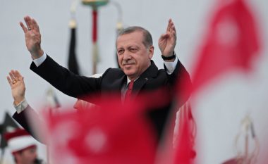 Ambasada e Turqisë në Shkup ngre padi për fyerje ndaj Erdoganit