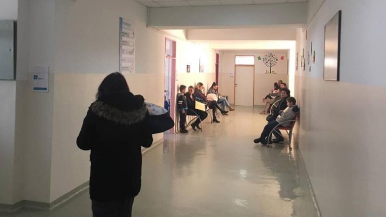 Gripi sezonal, për një muaj, 6 mijë pacientë në repartin e Pediatrisë në QKMF në Prishtinë