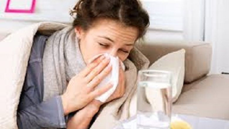 Temperaturat e ulëta dhe ajri i ndotur, shkaktarë të gripit në Maqedoni