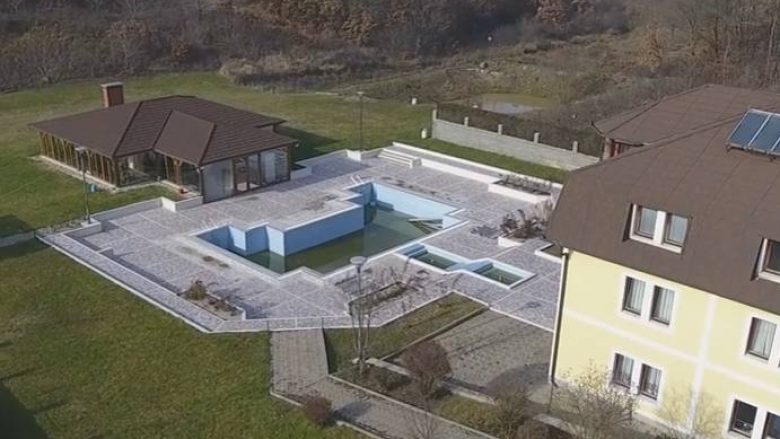 Shtëpia e Ramiz Lladrovcit, e xhiruar nga droni (Video)