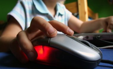 Prezantohet hulumtimi për përdorimin e internetit nga fëmijët