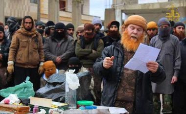 Publikohen pamjet kur urdhërohet prerja e kokës së burrit që nga ISIS po akuzohej për “magjistar” (Foto,+16)