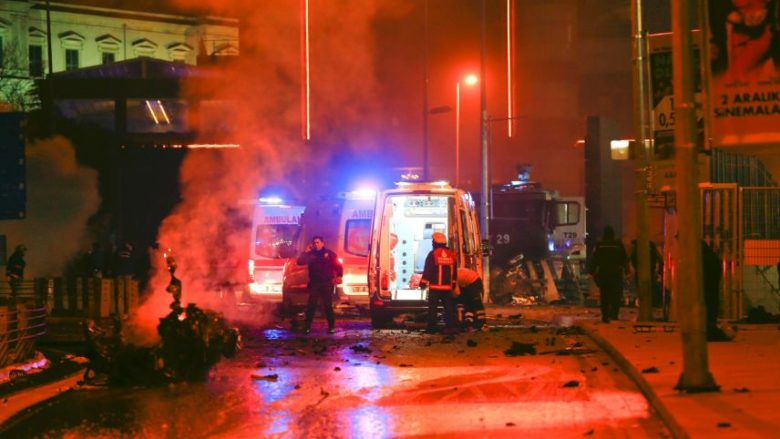 Pesëmbëdhjetë të vrarë, 69 të plagosur në Stamboll