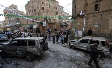 Sulm vetvrasës në Jemen, vriten së paku 30 ushtarë