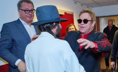Elton John puthet me Conchittan (Foto)