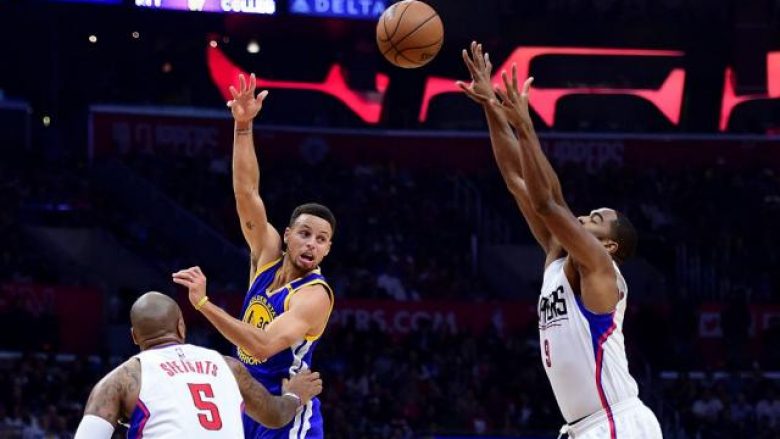 Curry asnjë trepikësh në fitoren e Golden State! (Video)