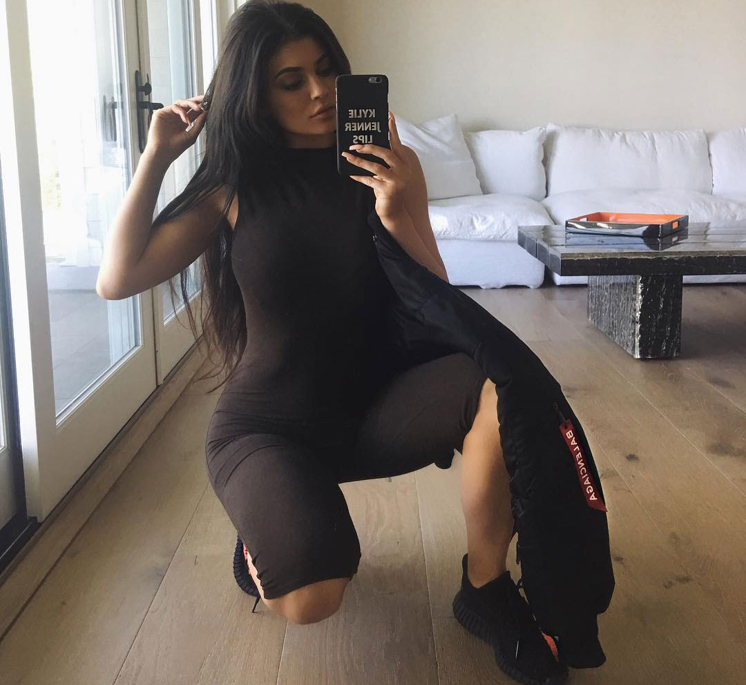 Kylie Jenner duke bërë selfie