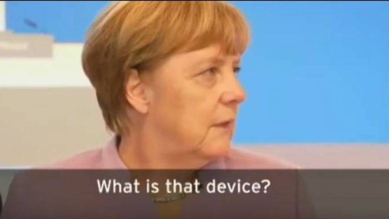 Merkel trembet nga kamera “e çuditshme”: Çfarë është ajo? (Video)