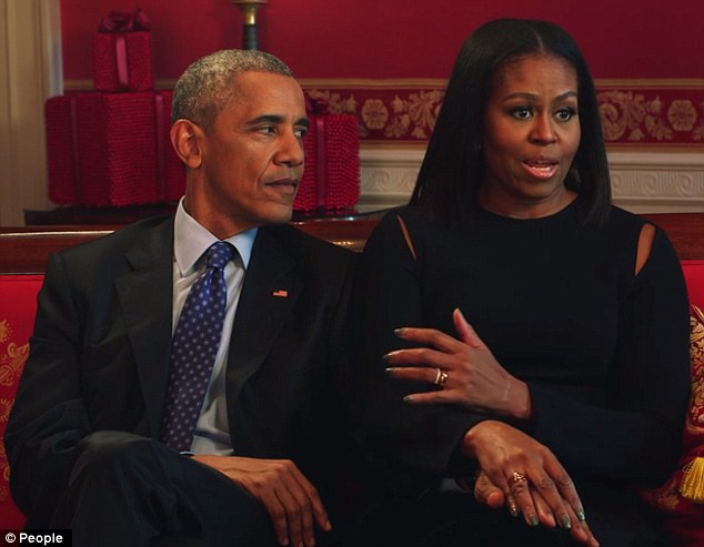 Moment gjatë intervistës, Obama maksimalisht i përqëndruar te gruaja e tij! Foto: People