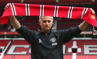 Jose Mourinho sikurse Alex Ferguson, kjo është kontrata që United i ka ofruar