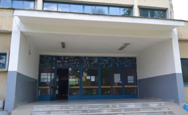 Drejtori maqedonas dënon profesorët shqiptarë në një shkollë të Tetovës (Foto)