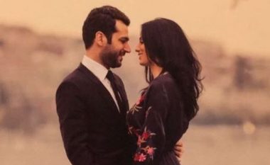 ‘Savasi’ po martohet me modelen marokene (Foto)