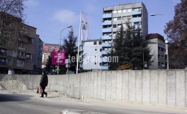 Protestë kundër murit në Mitrovicë