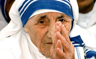 Mbahet akademi për ditëlindjen e Shën Nënë Terezës