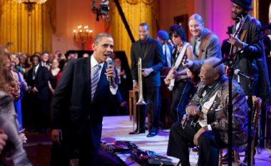 Kënga e Jon Tarifës kushtuar Barack Obamës hit në Holandë (Foto/Video)