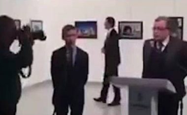 Pamje të reja: Momenti i plotë i ekzekutimit të ambasadorit rus në Turqi (Video,+18)
