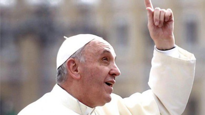 Papa Françesku: Nuk duhet të besoni në Zot për të shkuar në parajsë!