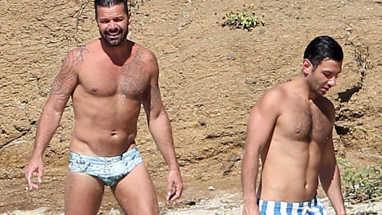 Ricky Martin dhe i fejuari nxehin plazhet meksikane (Foto)