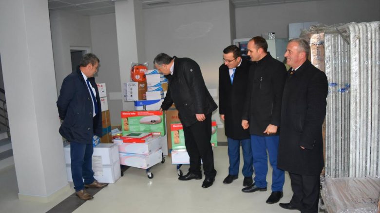 QKMF-së në Podujevë i dhurohen pajisje mjekësore