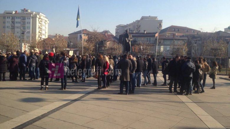 Nis protesta për Astrit Deharin, të pranishëm edhe familjarët e Deharit (Foto/Video)