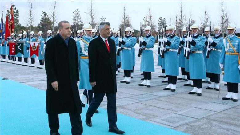 Thaçi, me ceremoni zyrtare te Erdogani