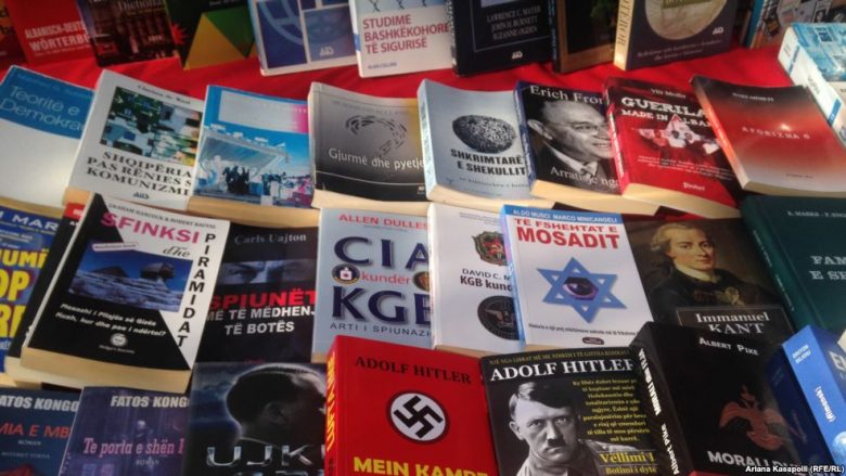 Tekstet anti-semite në tregun e librave, por jo në shkolla