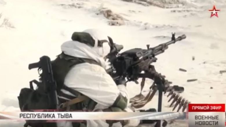 Trupat ruse tregojnë “muskujt” edhe në borë (Video)