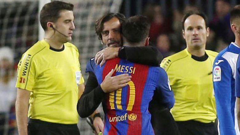 E përqafoi Messin pas ndeshjes, trajneri i Espanyolit në hall me tifozët