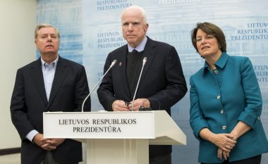 Senatorët amerikanë zotohen për sanksione më të ashpra ndaj Putinit (Video)