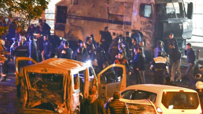 Dyshohet për 13 të vdekur nga shpërthimi në Stamboll (Foto/Video)