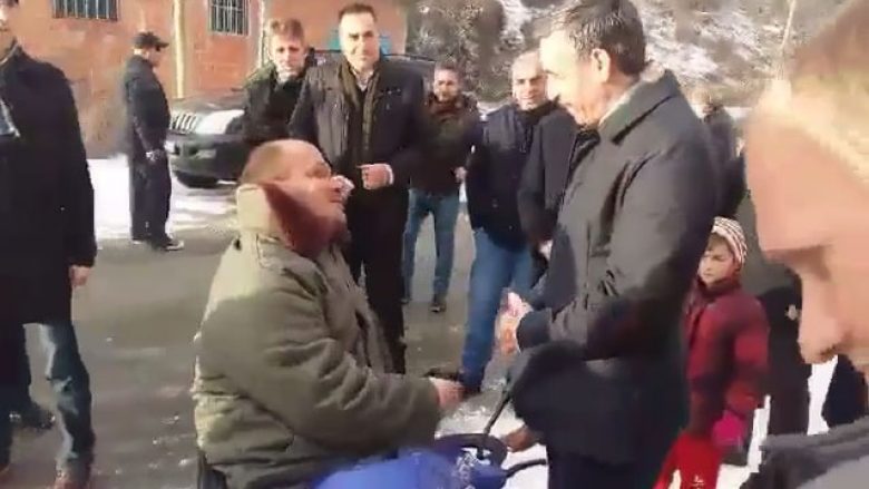 Personi me nevoja të veçanta, falënderon Veselin (Video)