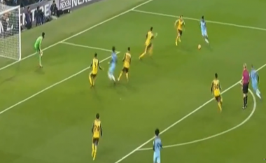 Man City rikthen rezultatin, Sterling shënon gol të bukur (Video)