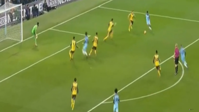 Man City rikthen rezultatin, Sterling shënon gol të bukur (Video)