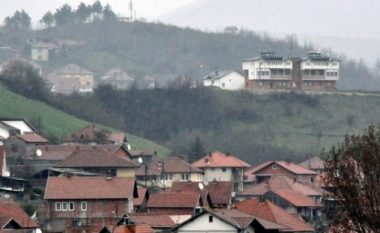 Serbët e Suhodollit, të shqetësuar nga ndarja kadastrale: Shtëpitë në jugë, tokat në veri!