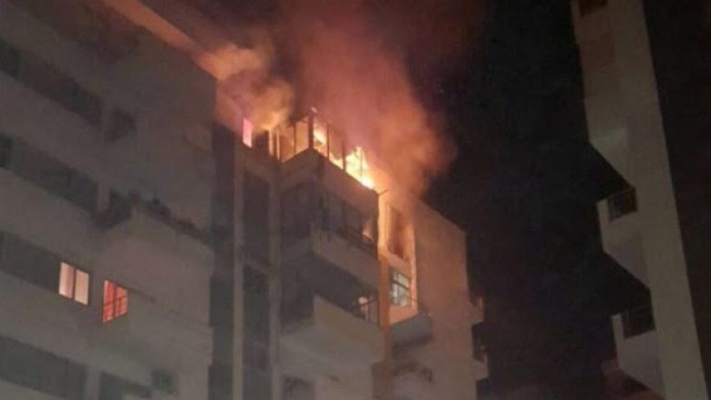 Zjarr në një banesë në Tepelenë, vdesin nënë e bir