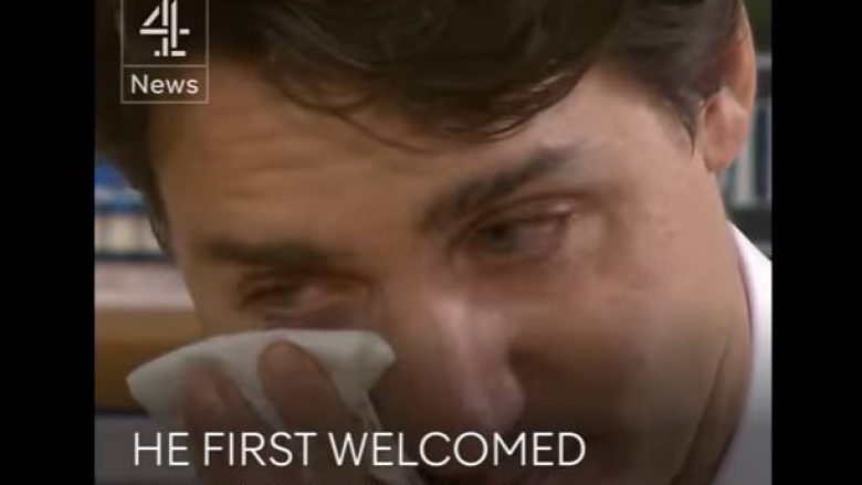 Flet me refugjatët sirianë që erdhën në Kanada, kryeministri shpërthen në lot (Video)