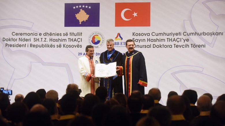 Thaçi nderohet në Turqi me titullin “Doctor Honoris Causa” (Foto)