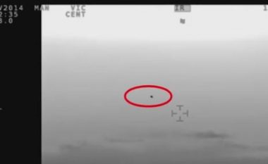 Ushtria kiliane filmon objektin fluturues, por nuk arrin ta shpjegojë çfarë është (Video)