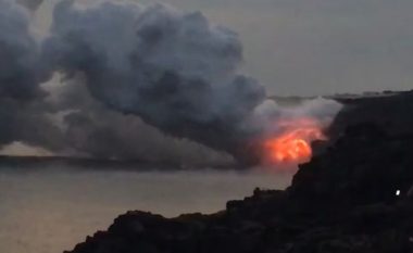 Një shpërthim të tillë të vullkanit rrallë e keni parë (Video)