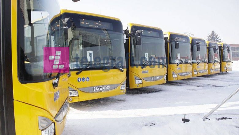 Vijnë edhe 10 autobusë të tjerë për Prishtinën (Video)