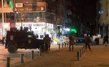 Blindohet Stambolli: Helikopterët në operacionin për kapjen e terroristit që vrau 39 persona (Foto/Video)