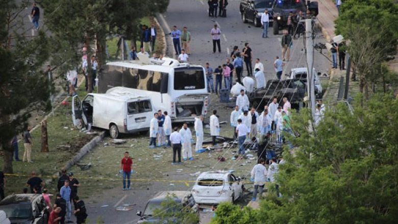 Shpërthim në Turqi, vriten katër policë