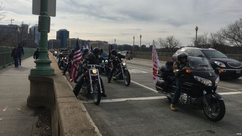 Në Washington mblidhen anëtarë të një shoqate motoçiklistash pro-Trumpit (Foto)